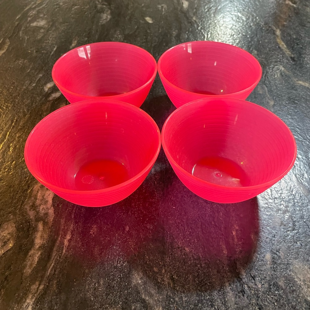 Set of 4 small bowls